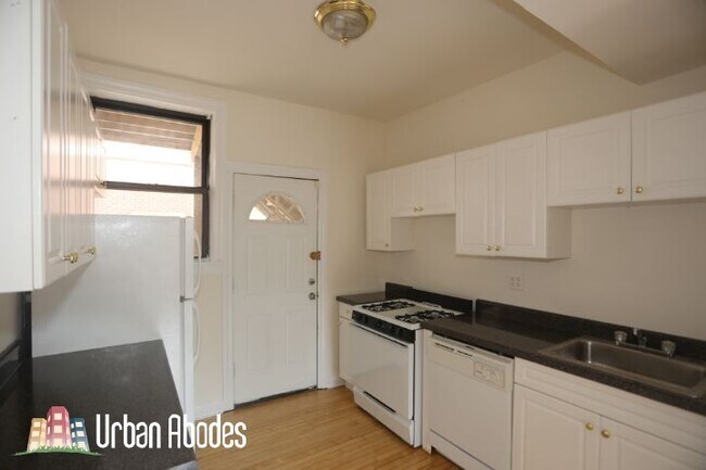 Foto del edificio - 822 W Waveland Ave