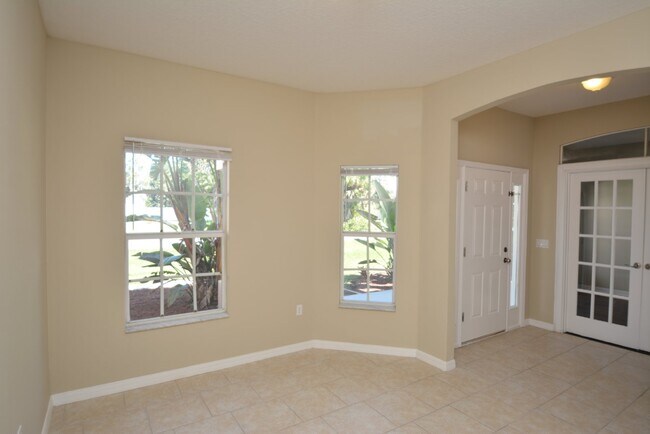 Building Photo - Pool Home with 4 bed, 2 bath located in Se...