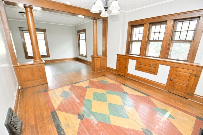 Building Photo - South bend 2 bedroom 1.5 bath, remodeled k...