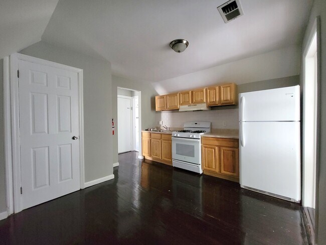 EIK - 13-3 Beekman St