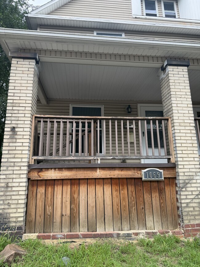 Building Photo - 1069 Ackley St