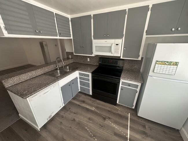 Building Photo - 995 Paulson Ct