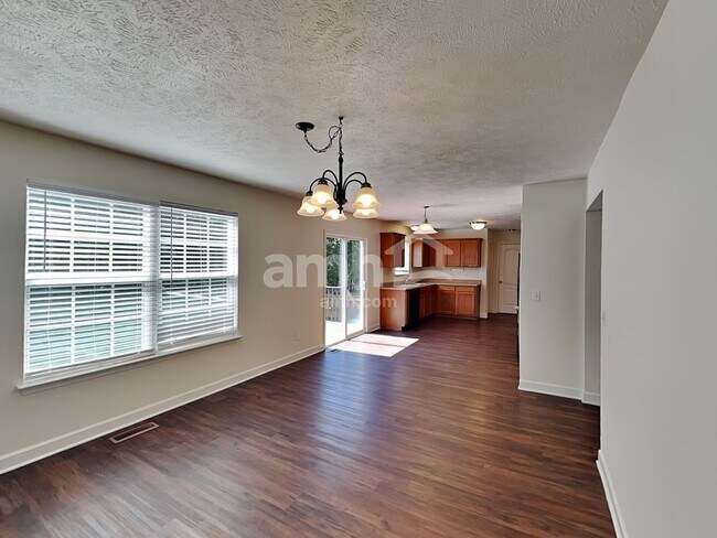 Foto del edificio - 645 Smoky Mountains Dr