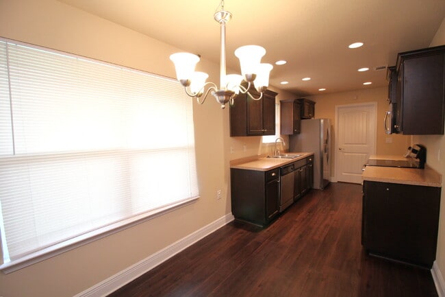 Building Photo - 3BR/2BA Home with Lawn Care Included – Mov...