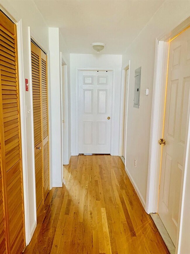 Building Photo - 406 Washington St