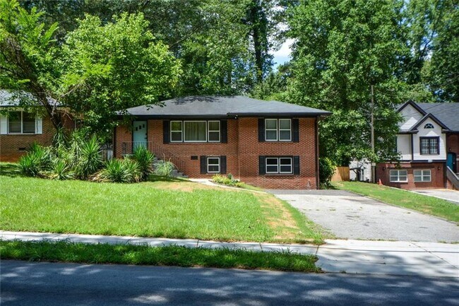 Building Photo - 2267 Delowe Dr
