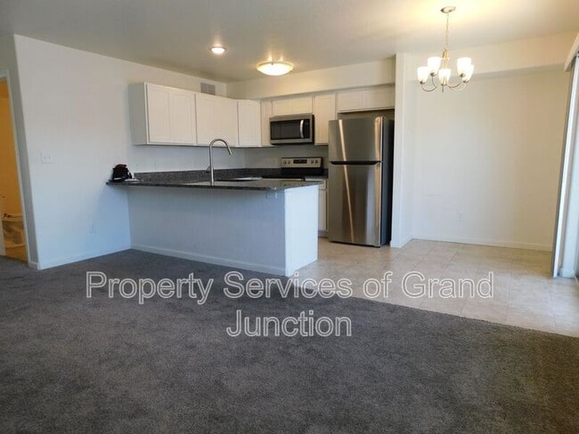 Building Photo - 654 Trinity Way