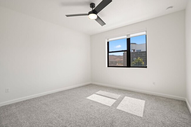 Building Photo - EAST BOISE LUXURY LOFT w/VIEWS!