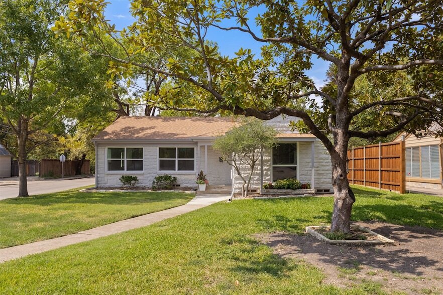 Primary Photo - 9103 Forest Hills Blvd