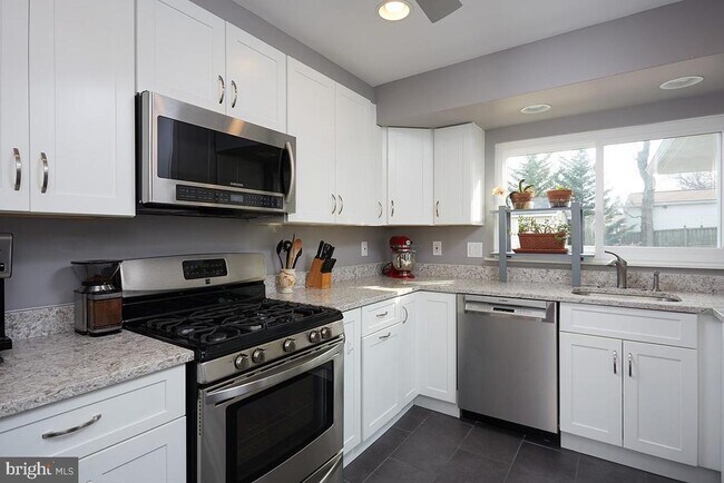 Foto del edificio - 10405 Amherst Ave