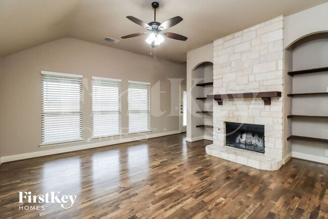 Building Photo - 1121 Marigold Dr
