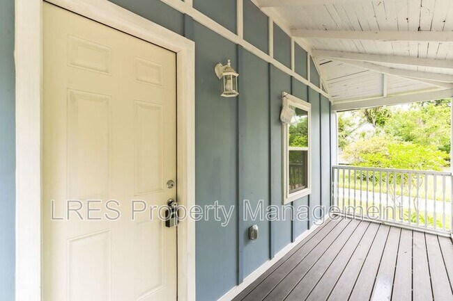 Building Photo - 710 Cypress Ave