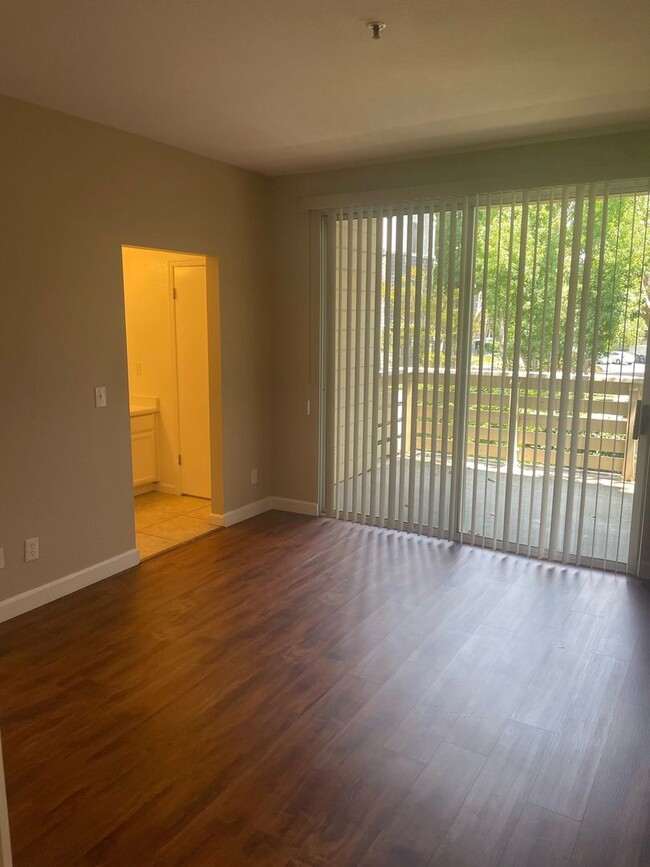 Foto del edificio - SUNNYVALE - Large (approx. 1,150 sq. ft.),...