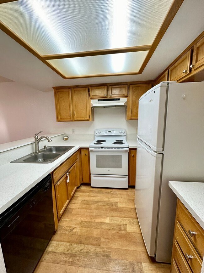 Foto del edificio - 2 Bedroom 1 Bathroom Condo Available