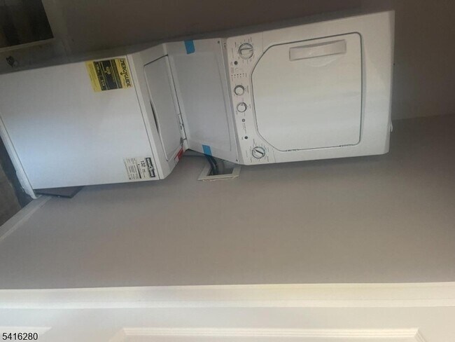 Foto del edificio - 10 Shaw Ave