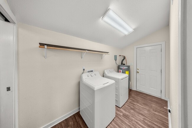 Building Photo - 2 Bedroom House near the Levee in Port Allen  Super cute with a fenced in yard