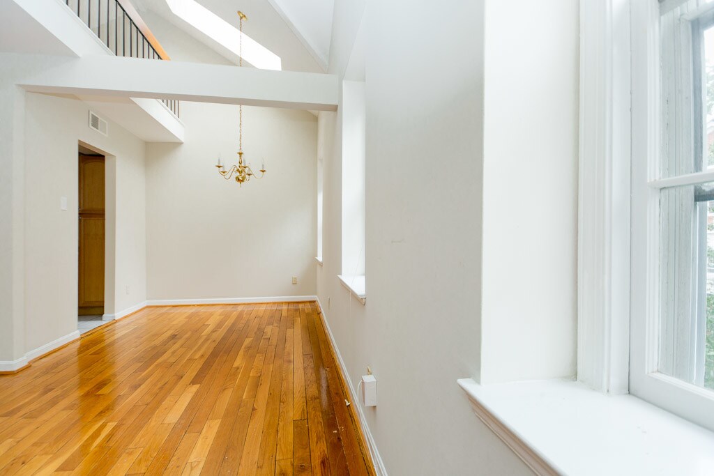 Primary Photo - 3710 39th St NW