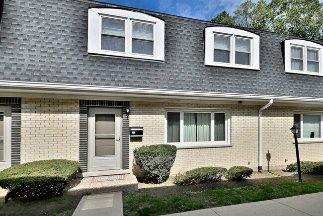 Building Photo - 7324 N Bell Ave