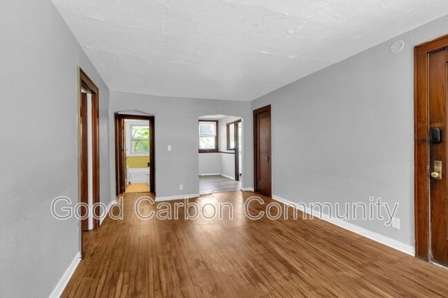 Foto del edificio - 137 Sanders Rd