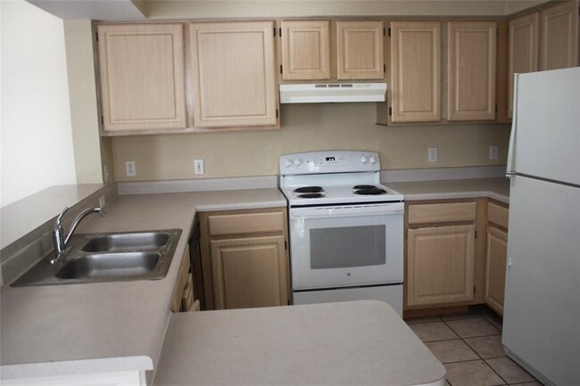 Building Photo - 13941 Fairway Island Dr