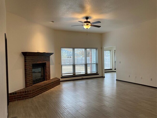 Foto del edificio - 405 Rhoades Ct