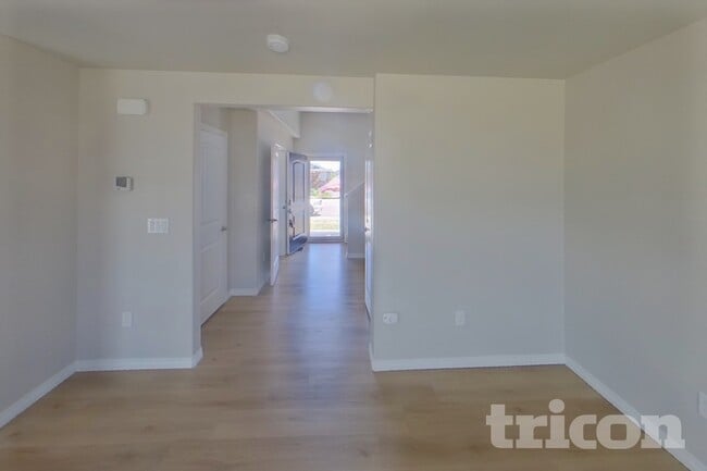 Foto del edificio - 6122 Cider Mill Pl