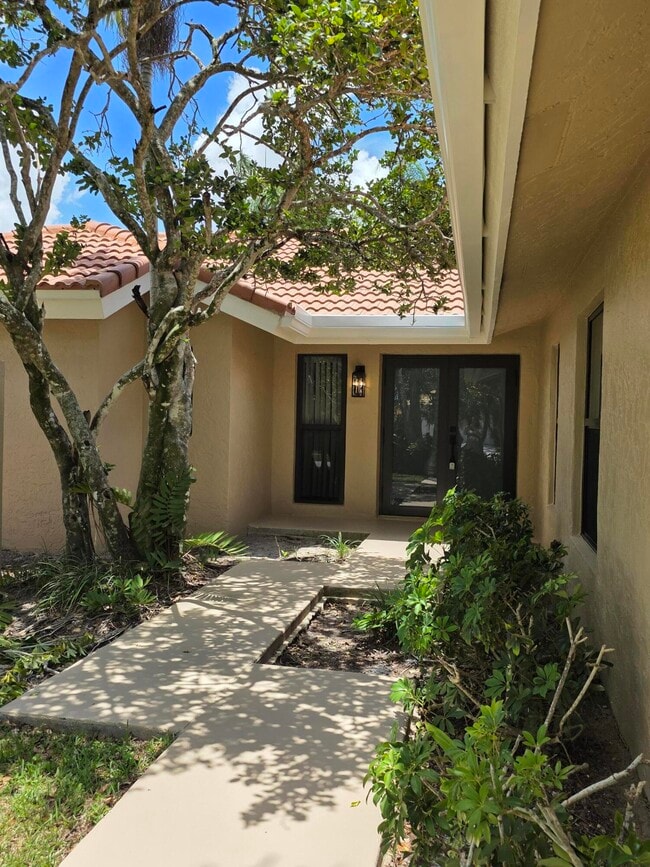 Building Photo - 11354 Island Lakes Ln