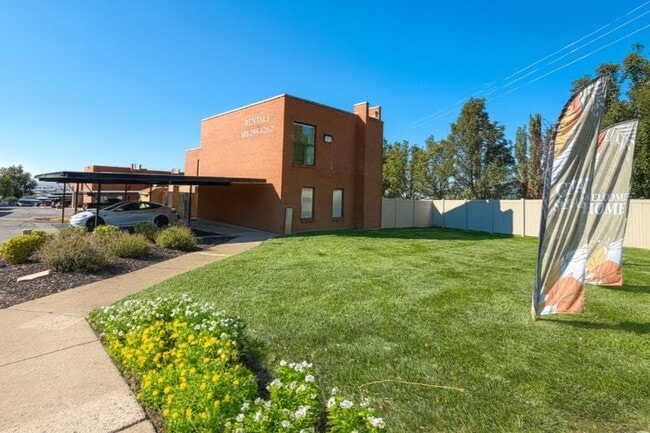 Building Photo - Summer Garden