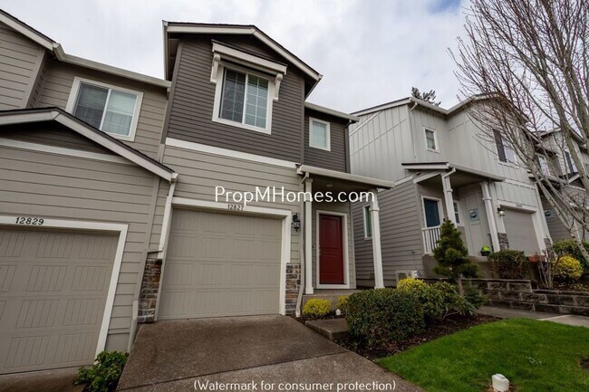 Foto del edificio - Lovely Three Bedroom Townhome In Happy Valley - End Unit!