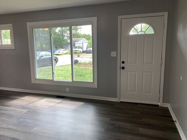 Building Photo - 1724 Eastbrook Dr - This beautiful 2-bedro...