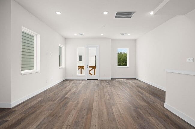 Building Photo - 3905 B Pinemont Dr