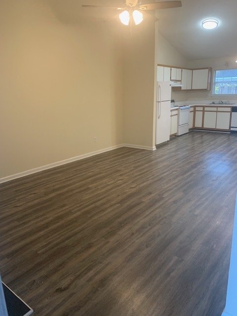 Foto del edificio - "Charming 2-Bedroom Duplex with 2 Full Bat...