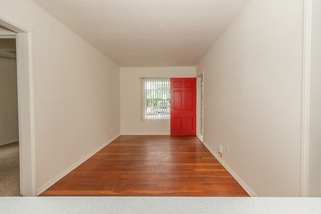 Building Photo - Charming 2 bed /1 Bath Duplex in Pacific Beach 8 Blocks From the Ocean!
