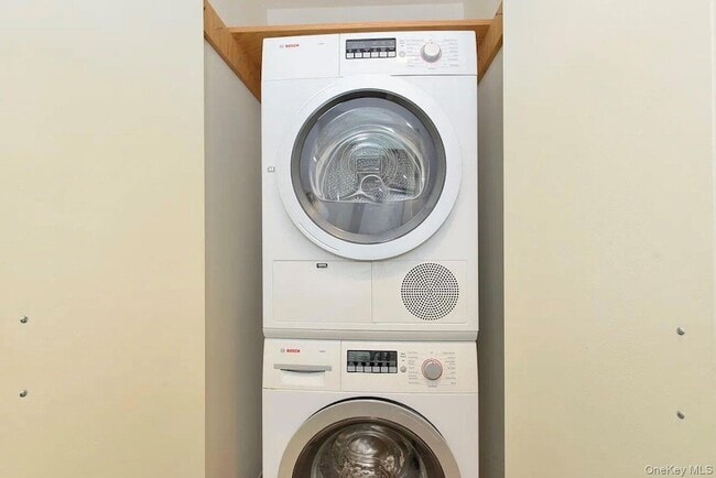 Photo - 39-16 Prince St Apartment