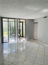 Foto del edificio - 210 Lake Pointe Dr