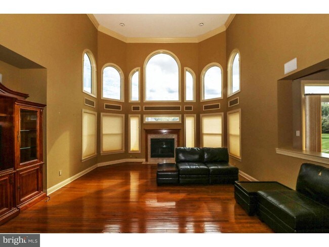 Foto del edificio - 19 Meadowlark Dr