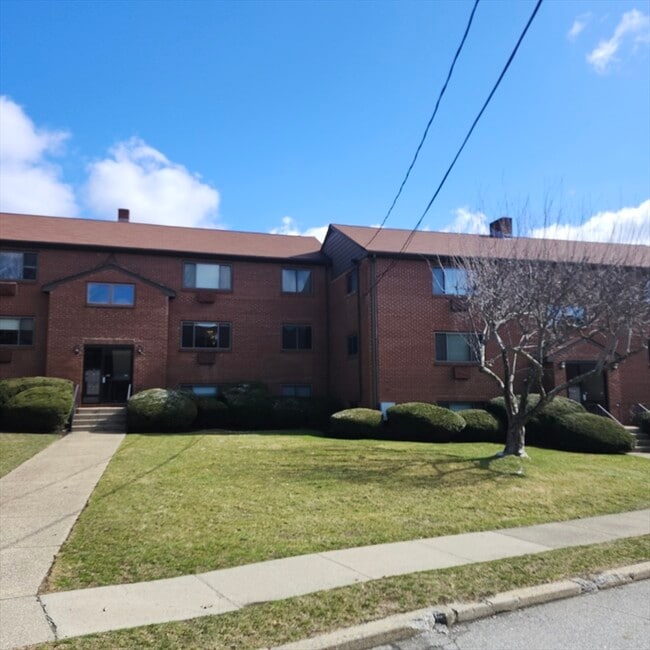 Building Photo - 62 Charlesbank Way