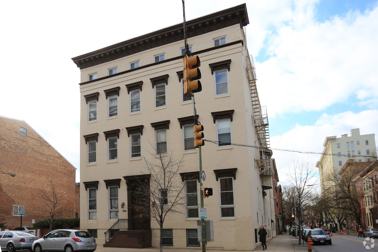 Building Photo - 810 Saint Paul St