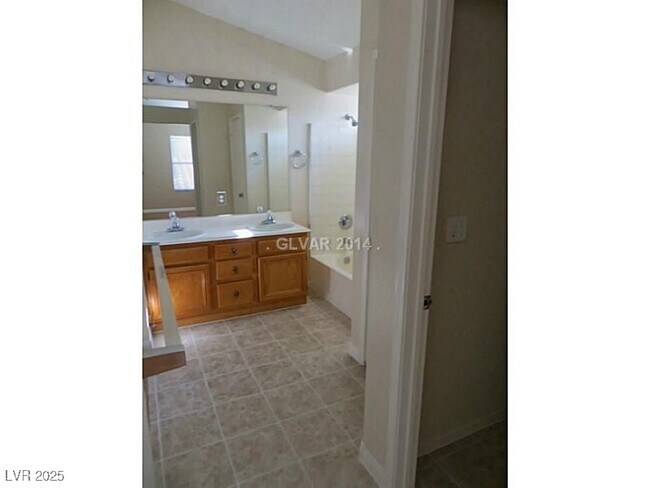 Foto del edificio - 9541 Paradise Rd