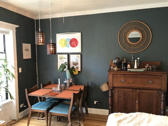 Foto del edificio - 2 br, 1 bath Apartment - 4364 N Kenmore Ave