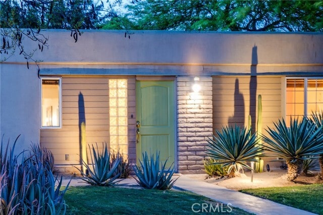 Building Photo - 576 E Desert Holly Cir