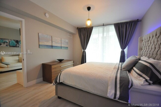 Foto del edificio - 488 NE 18th St