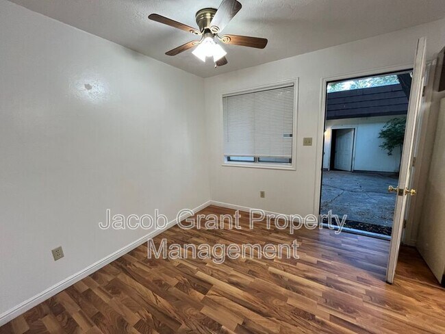 Building Photo - 757 Whittier St