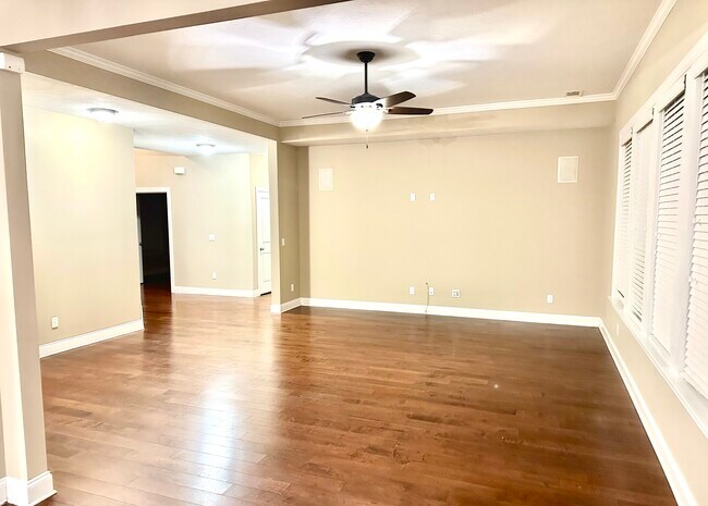 Foto del edificio - 4064 Ellington Dr