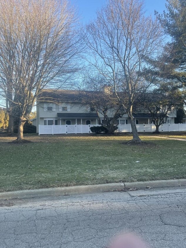 Primary Photo - 1376 Red Tail Hawk Dr