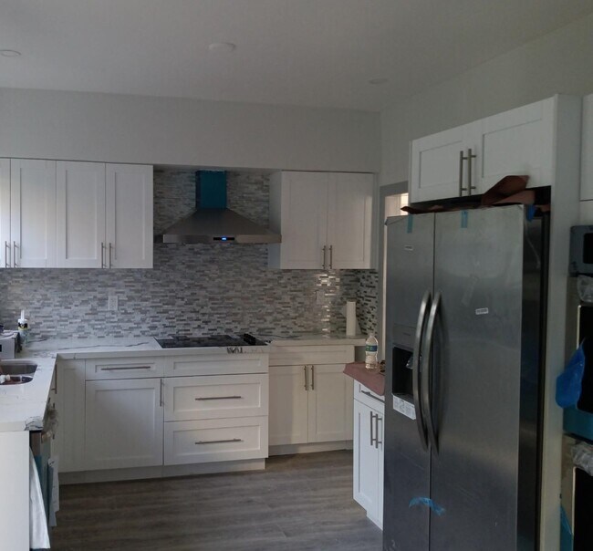 Foto del edificio - 3093 N Bay Rd