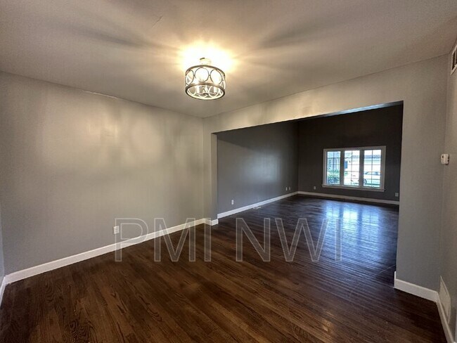 Building Photo - 305 Arbordale Dr