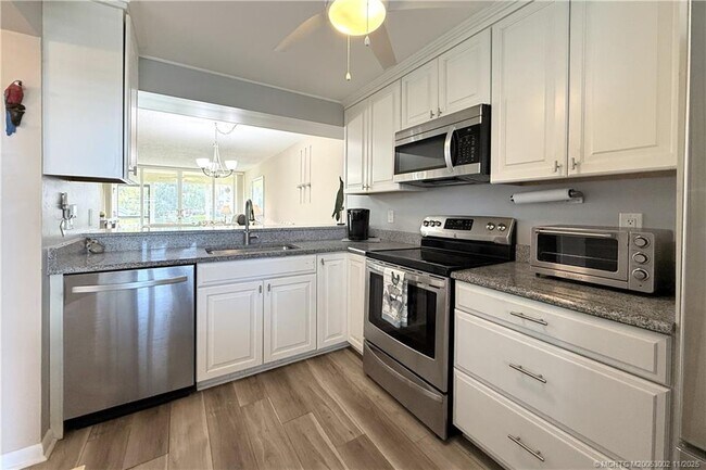 Foto del edificio - 1950 SW Palm City Rd