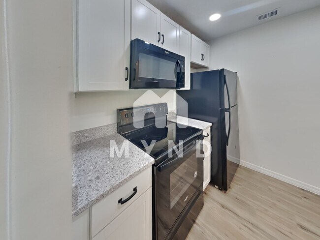 Building Photo - 4207 Winding Moss Trl #207