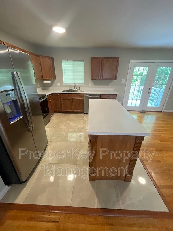 Foto del edificio - 1211 Timberlane Dr